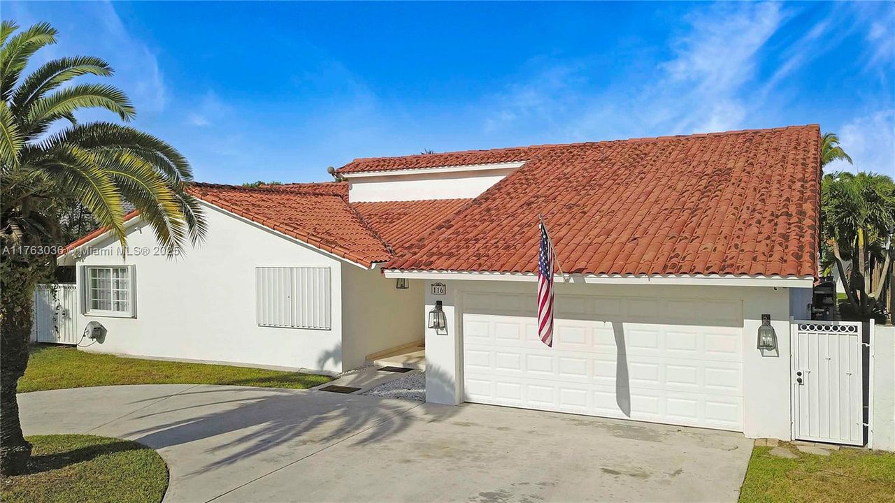 En Venta: $990,000 (3 camas, 2 baños, 2031 Pies cuadrados)