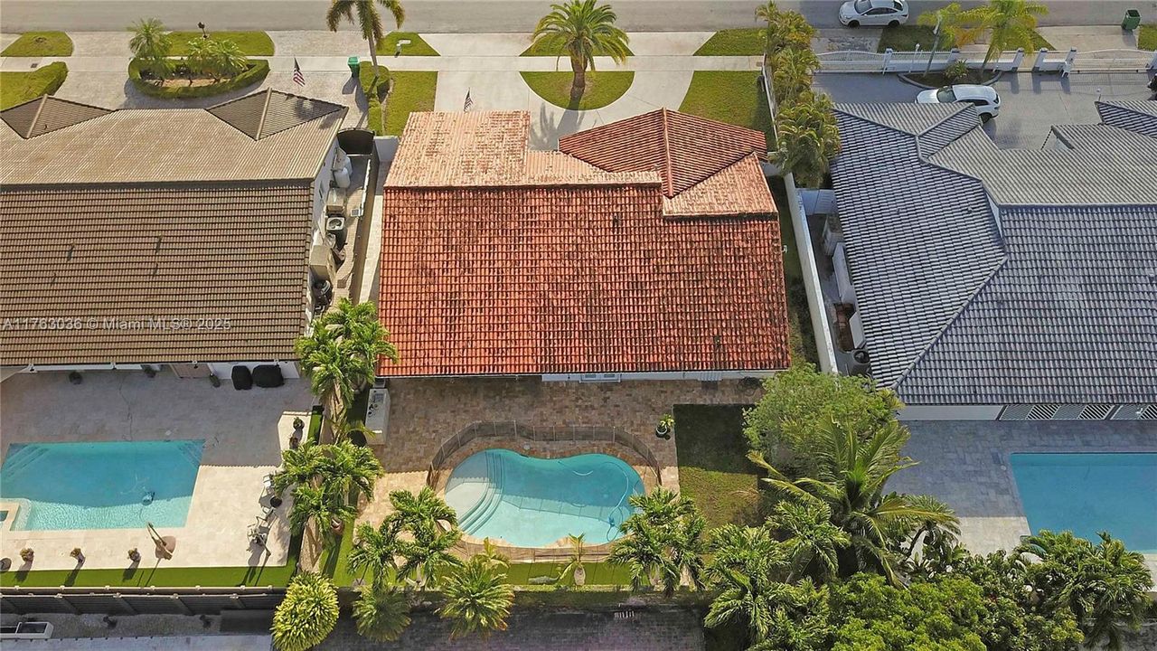 En Venta: $990,000 (3 camas, 2 baños, 2031 Pies cuadrados)