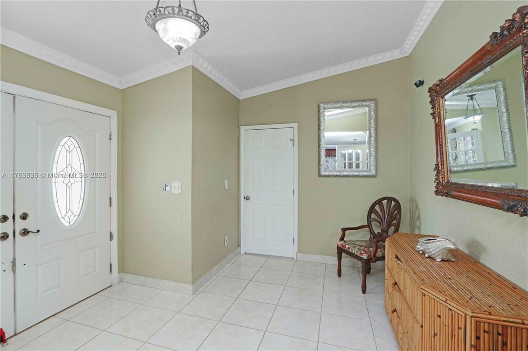 En Venta: $990,000 (3 camas, 2 baños, 2031 Pies cuadrados)