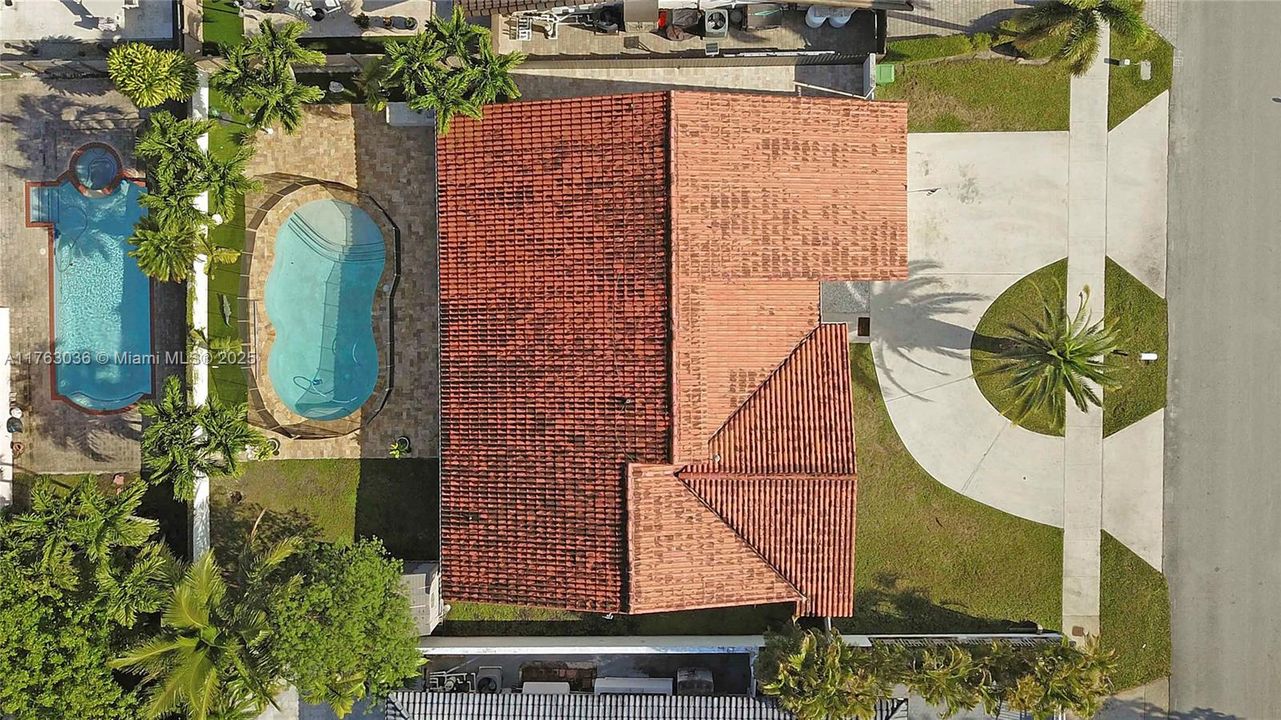 En Venta: $990,000 (3 camas, 2 baños, 2031 Pies cuadrados)