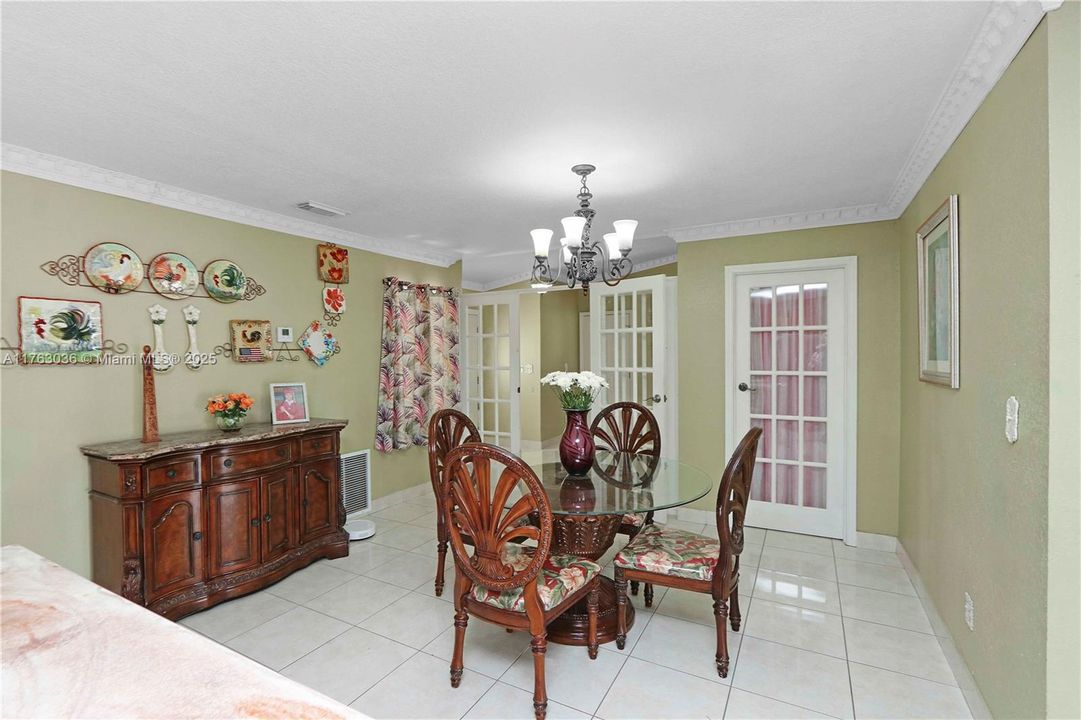 En Venta: $990,000 (3 camas, 2 baños, 2031 Pies cuadrados)