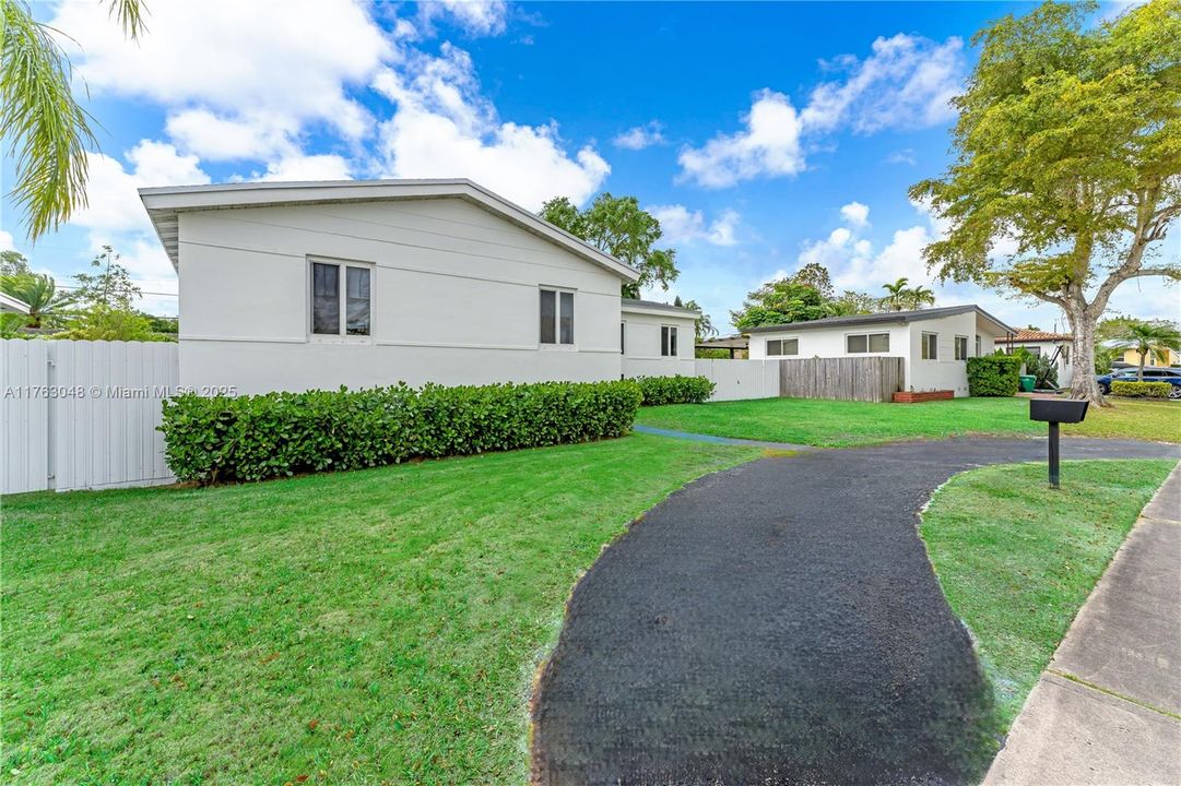 最近售出: $730,000 (3 贝兹, 2 浴室, 1100 平方英尺)