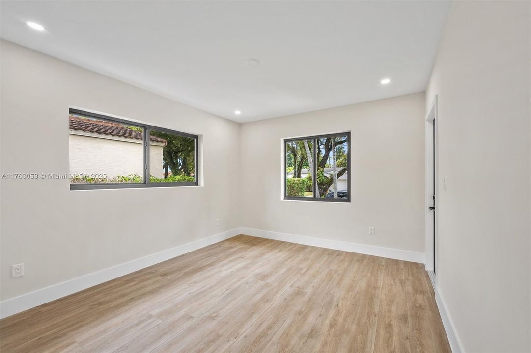 最近售出: $1,748,000 (4 贝兹, 3 浴室, 2251 平方英尺)