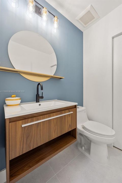 最近售出: $1,748,000 (4 贝兹, 3 浴室, 2251 平方英尺)