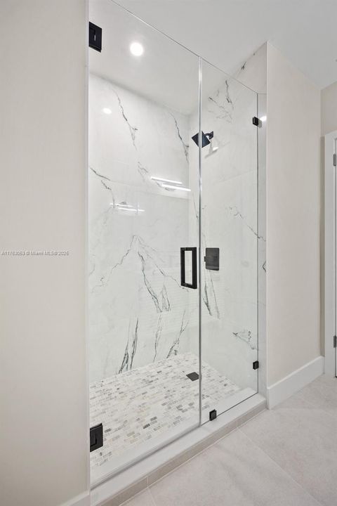 最近售出: $1,748,000 (4 贝兹, 3 浴室, 2251 平方英尺)