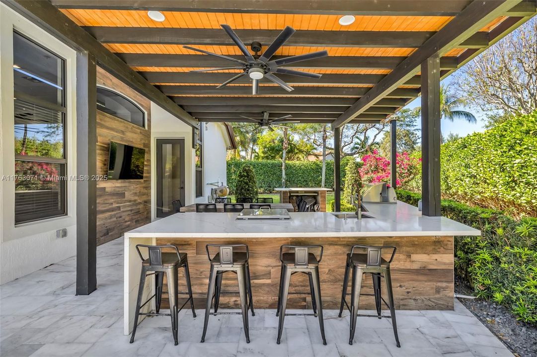 OUTDOOR KITCHEN