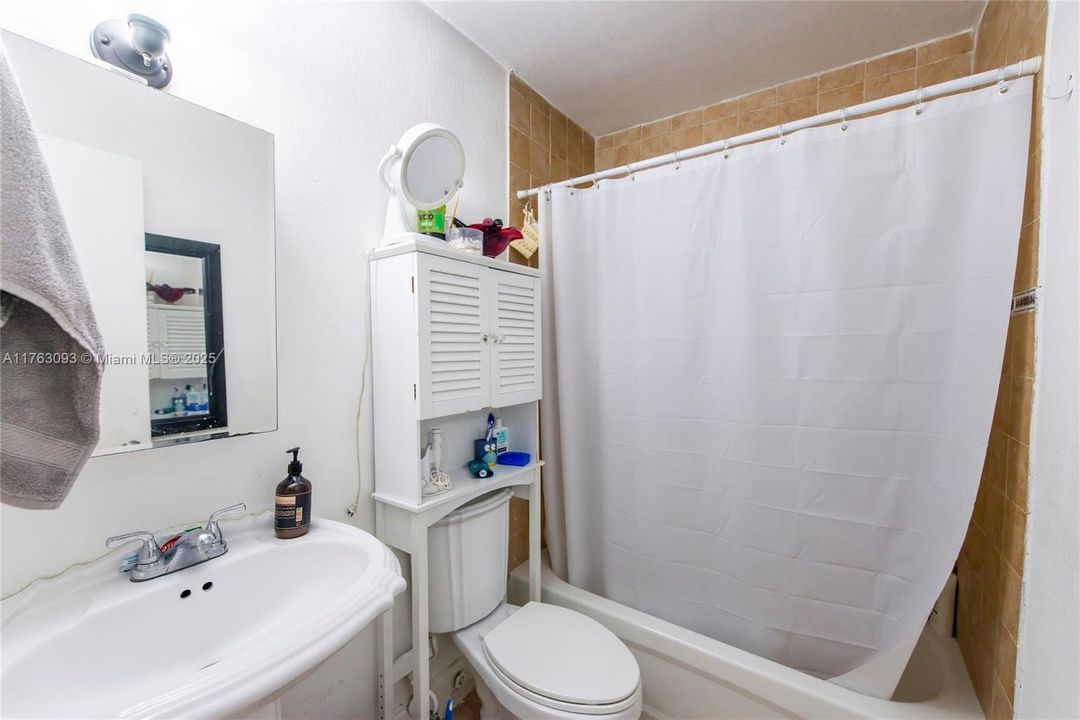 最近售出: $880,000 (0 贝兹, 0 浴室, 619 平方英尺)