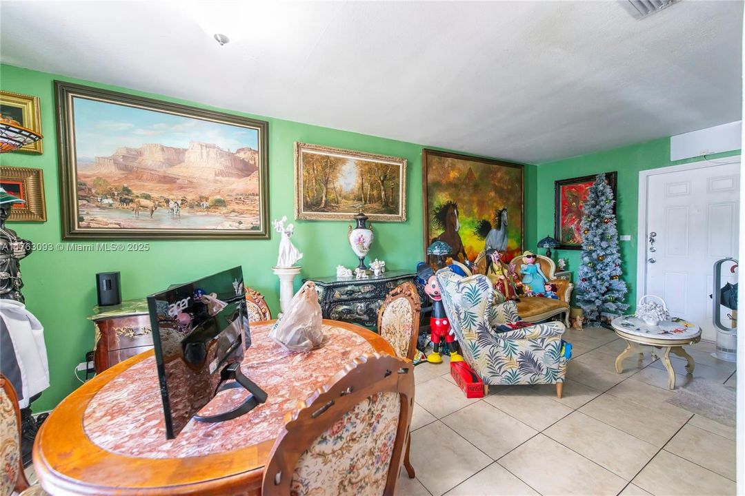 最近售出: $880,000 (0 贝兹, 0 浴室, 619 平方英尺)