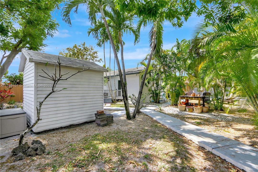 最近售出: $700,000 (2 贝兹, 2 浴室, 1310 平方英尺)