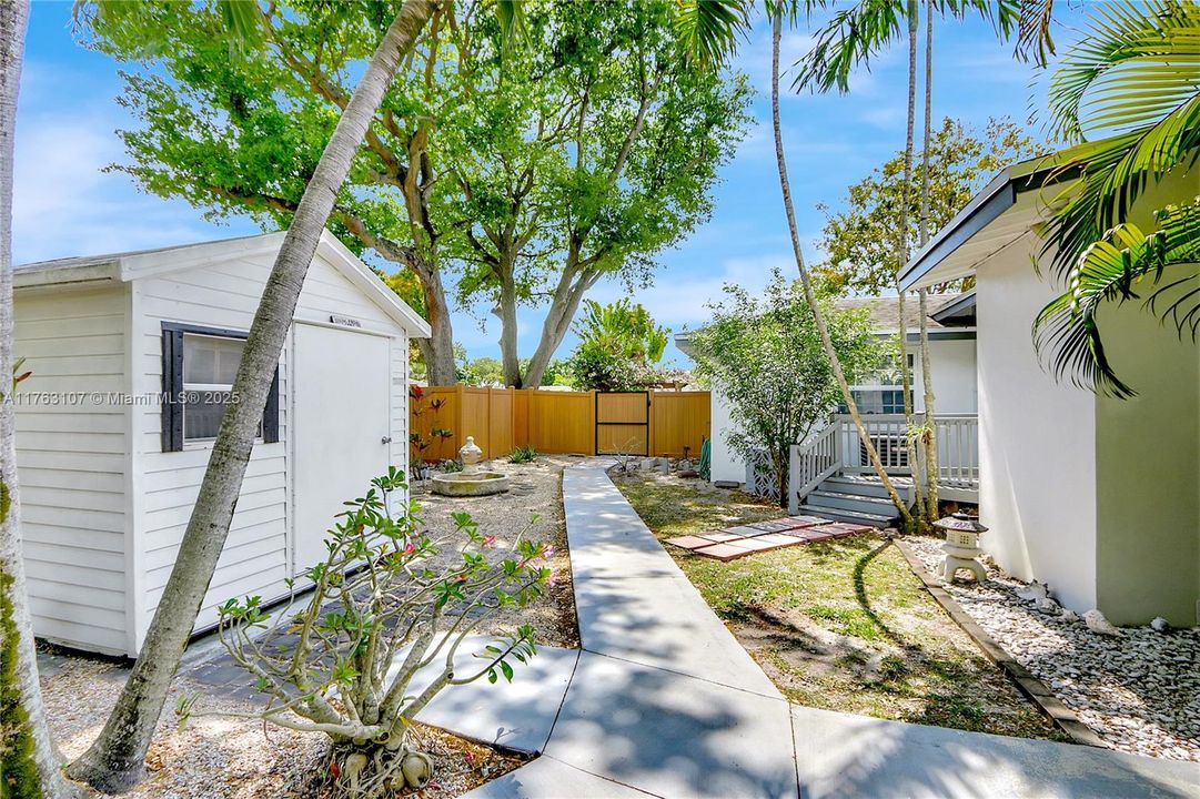 最近售出: $700,000 (2 贝兹, 2 浴室, 1310 平方英尺)