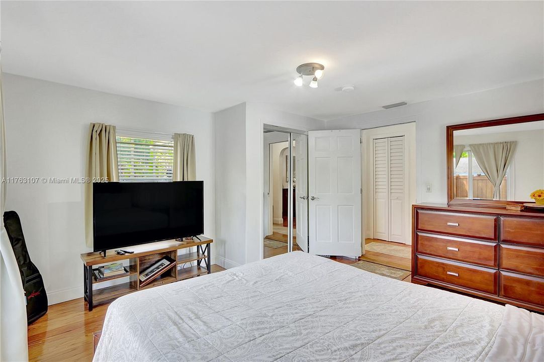 最近售出: $700,000 (2 贝兹, 2 浴室, 1310 平方英尺)