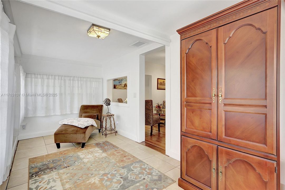 最近售出: $700,000 (2 贝兹, 2 浴室, 1310 平方英尺)