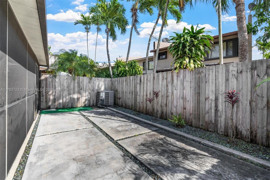 Vendido Recientemente: $650,000 (2 camas, 2 baños, 1578 Pies cuadrados)