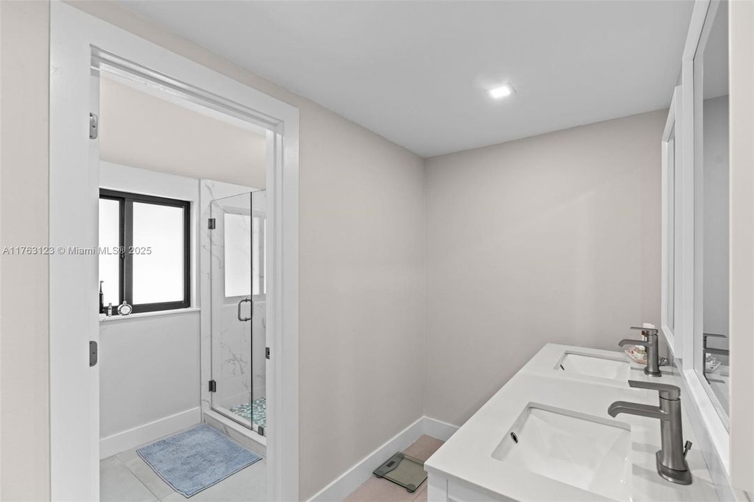 Vendido Recientemente: $650,000 (2 camas, 2 baños, 1578 Pies cuadrados)