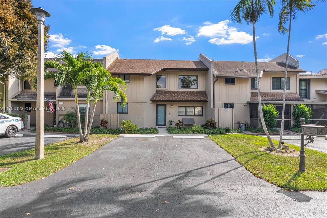 Vendido Recientemente: $650,000 (2 camas, 2 baños, 1578 Pies cuadrados)