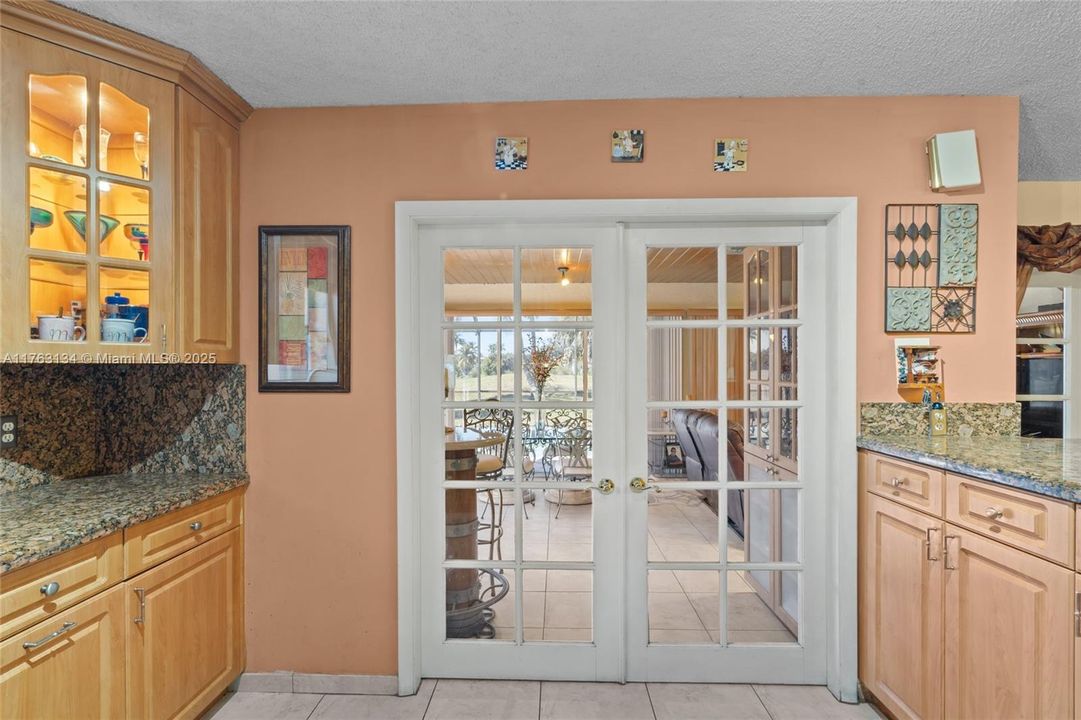 Vendido Recientemente: $629,000 (3 camas, 2 baños, 1717 Pies cuadrados)