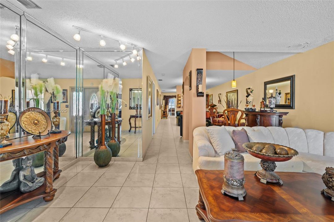 Vendido Recientemente: $629,000 (3 camas, 2 baños, 1717 Pies cuadrados)