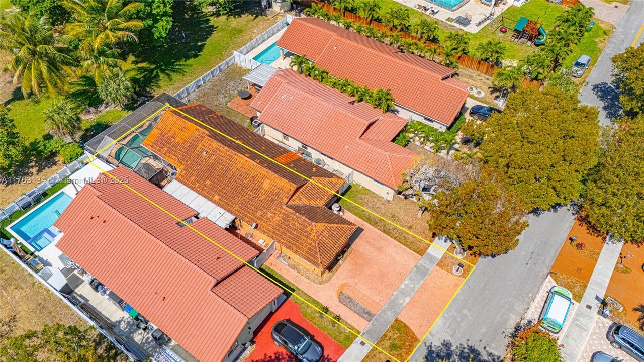 Vendido Recientemente: $629,000 (3 camas, 2 baños, 1717 Pies cuadrados)