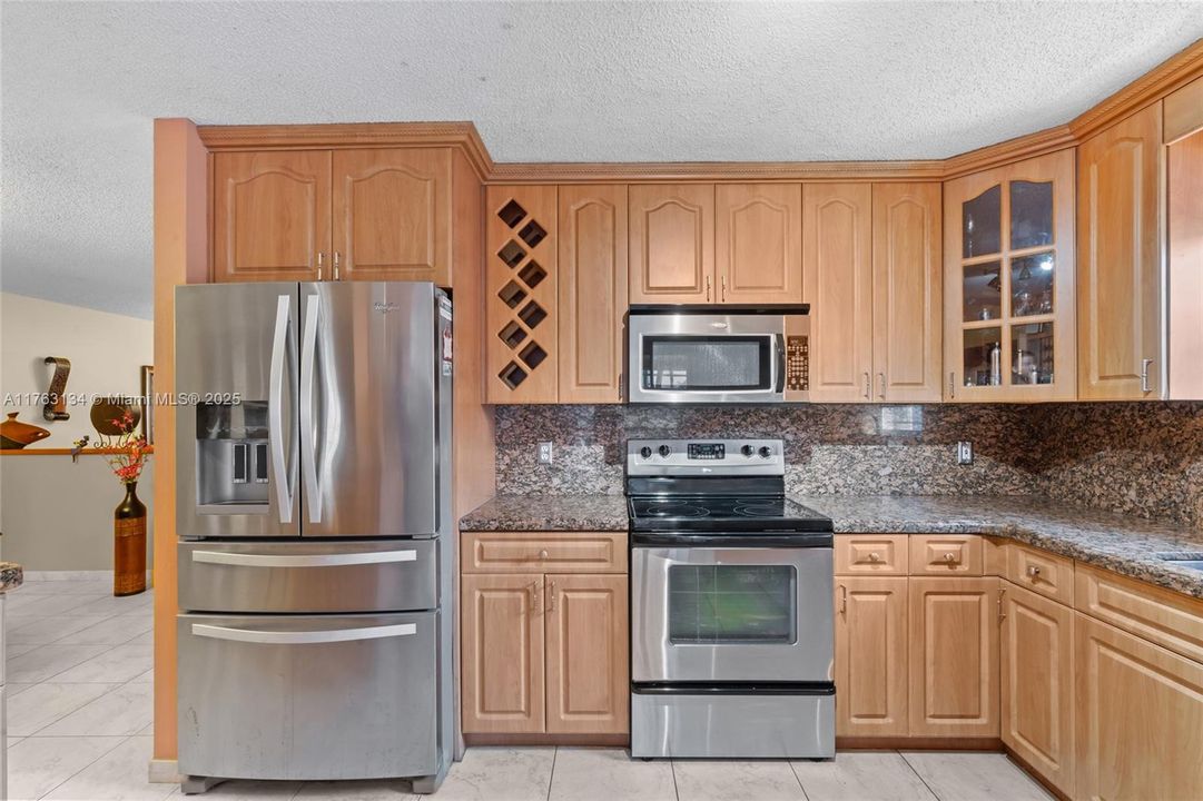 Vendido Recientemente: $629,000 (3 camas, 2 baños, 1717 Pies cuadrados)