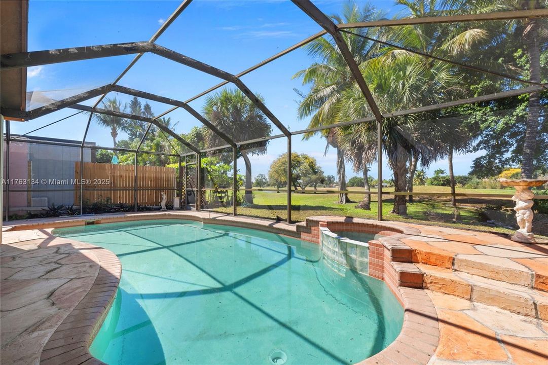 Vendido Recientemente: $629,000 (3 camas, 2 baños, 1717 Pies cuadrados)