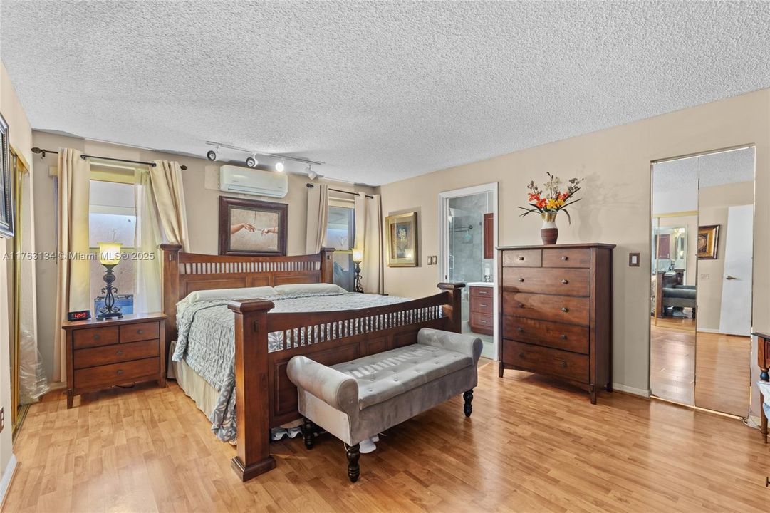 Vendido Recientemente: $629,000 (3 camas, 2 baños, 1717 Pies cuadrados)