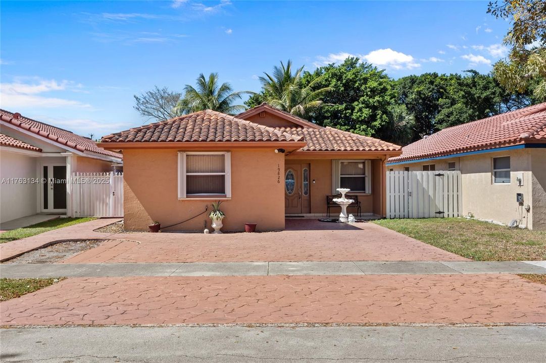 Vendido Recientemente: $629,000 (3 camas, 2 baños, 1717 Pies cuadrados)