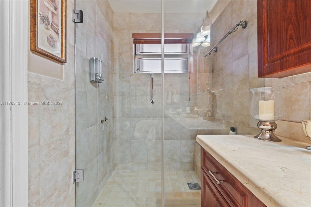 Vendido Recientemente: $629,000 (3 camas, 2 baños, 1717 Pies cuadrados)