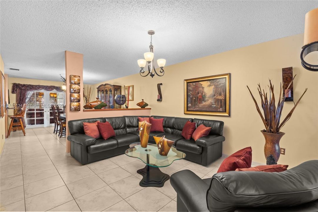 Vendido Recientemente: $629,000 (3 camas, 2 baños, 1717 Pies cuadrados)