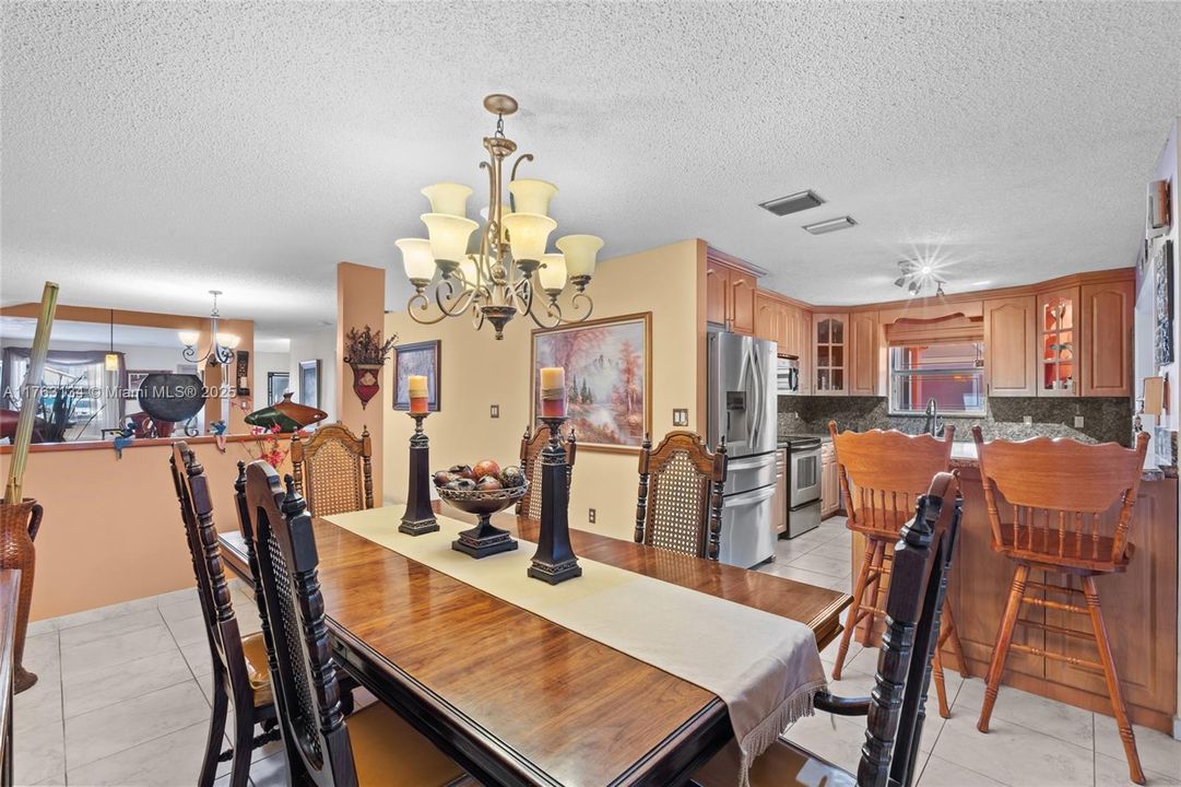 Vendido Recientemente: $629,000 (3 camas, 2 baños, 1717 Pies cuadrados)