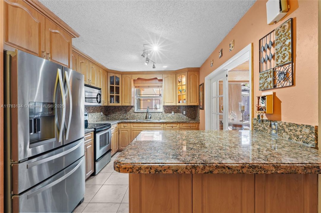 Vendido Recientemente: $629,000 (3 camas, 2 baños, 1717 Pies cuadrados)