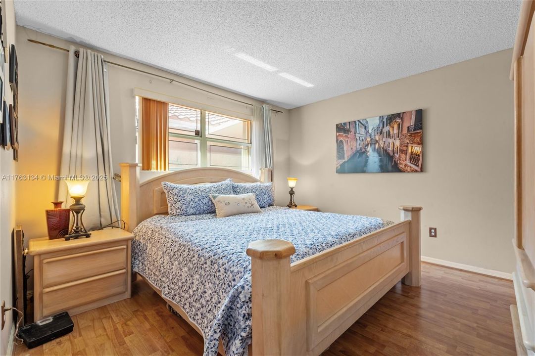 Vendido Recientemente: $629,000 (3 camas, 2 baños, 1717 Pies cuadrados)