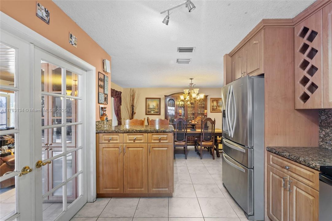 Vendido Recientemente: $629,000 (3 camas, 2 baños, 1717 Pies cuadrados)