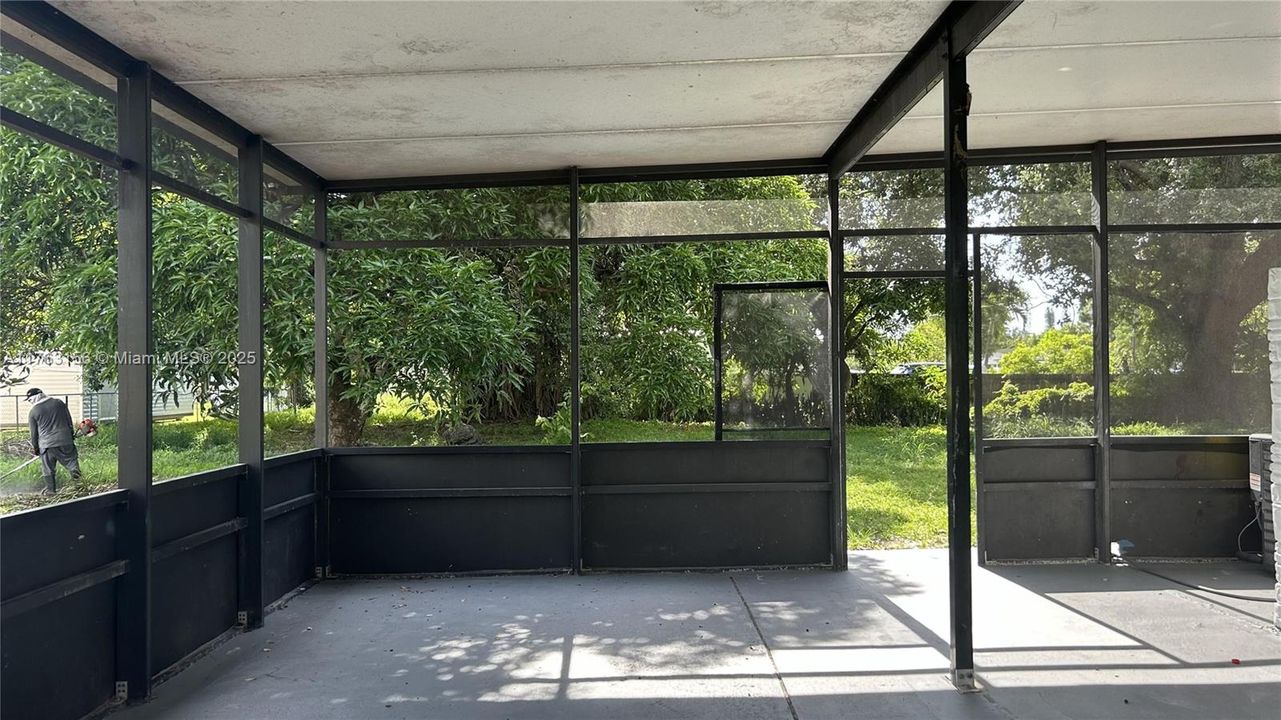 For Sale: $545,000 (3 beds, 2 baths, 1138 Square Feet)