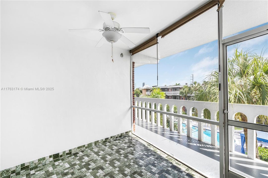 待售: $169,000 (1 贝兹, 1 浴室, 736 平方英尺)