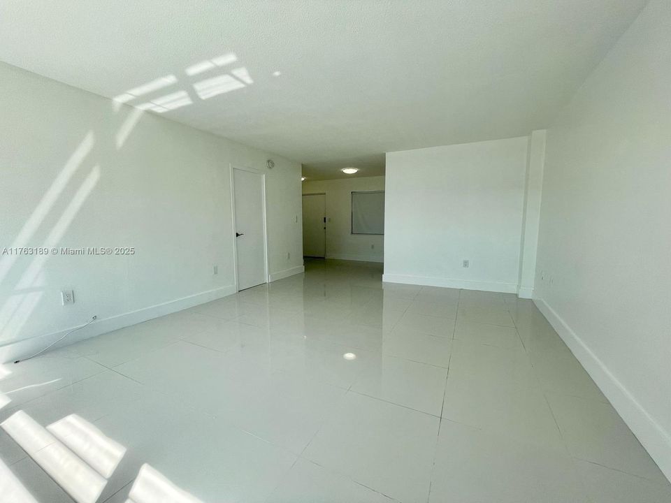 Recientemente alquilado: $1,800 (1 camas, 1 baños, 639 Pies cuadrados)