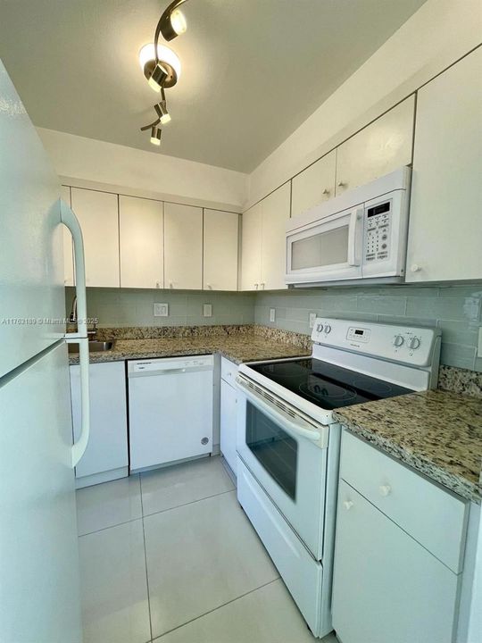 Recientemente alquilado: $1,800 (1 camas, 1 baños, 639 Pies cuadrados)