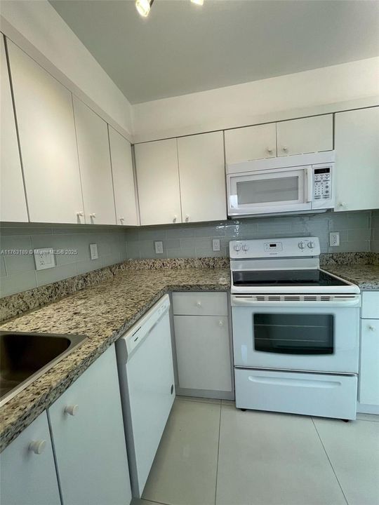 Recientemente alquilado: $1,800 (1 camas, 1 baños, 639 Pies cuadrados)