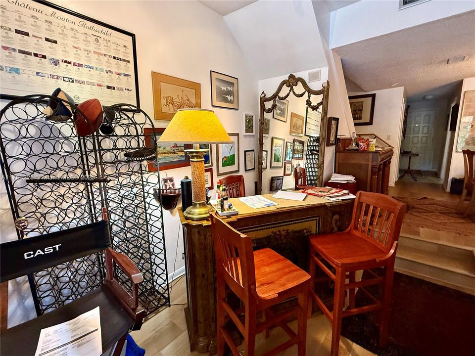 Vendido Recientemente: $591,000 (2 camas, 2 baños, 1728 Pies cuadrados)