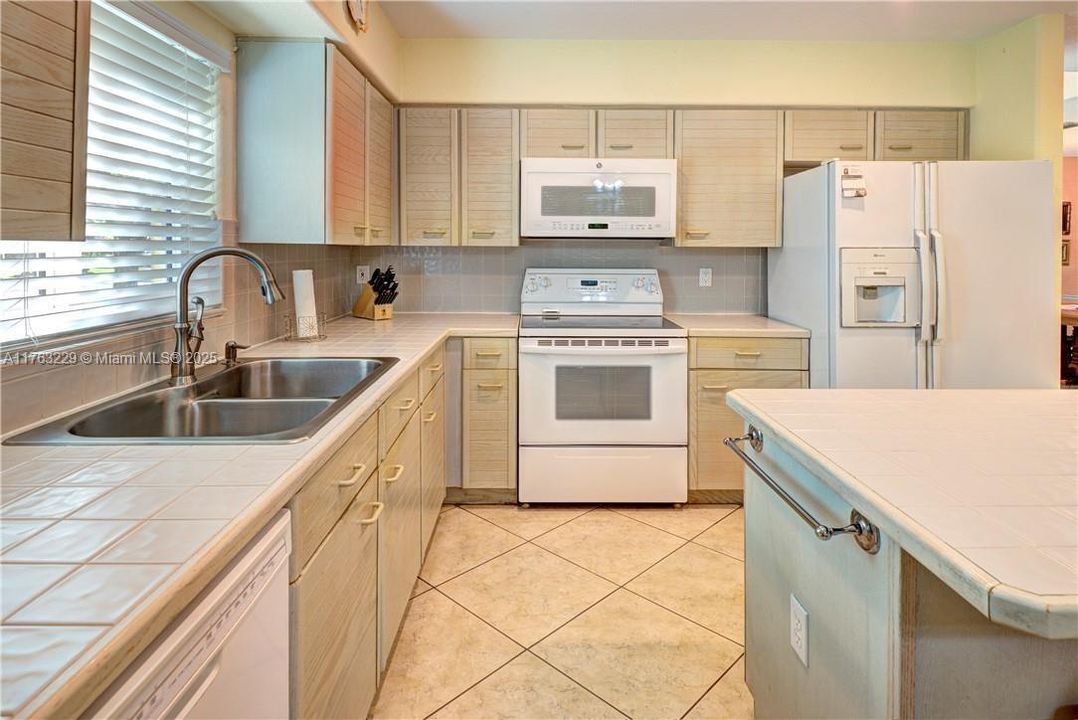 Recently Sold: $719,000 (3 beds, 2 baths, 2332 Square Feet)