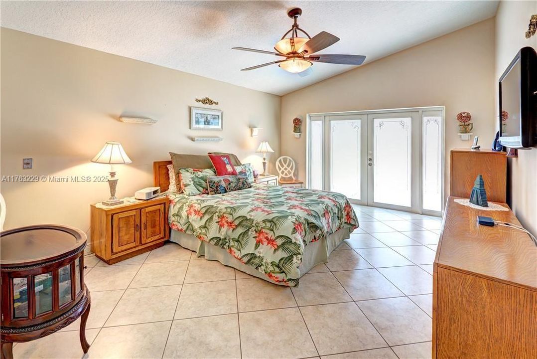 Recently Sold: $719,000 (3 beds, 2 baths, 2332 Square Feet)