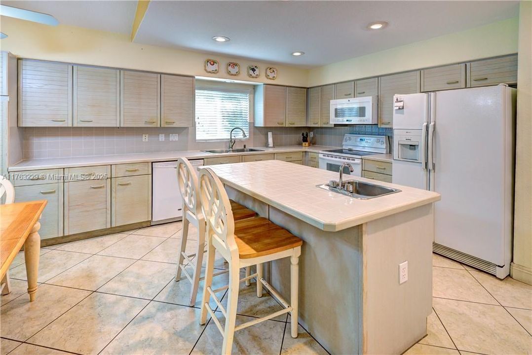 Recently Sold: $719,000 (3 beds, 2 baths, 2332 Square Feet)