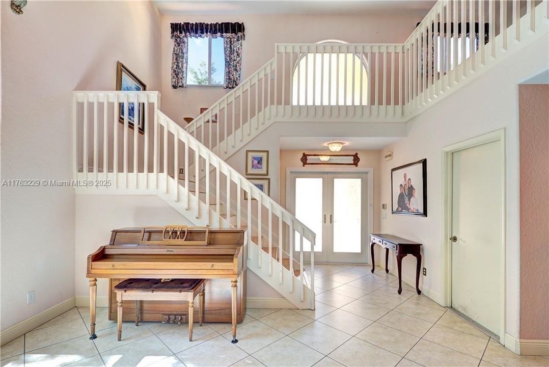 Recently Sold: $719,000 (3 beds, 2 baths, 2332 Square Feet)