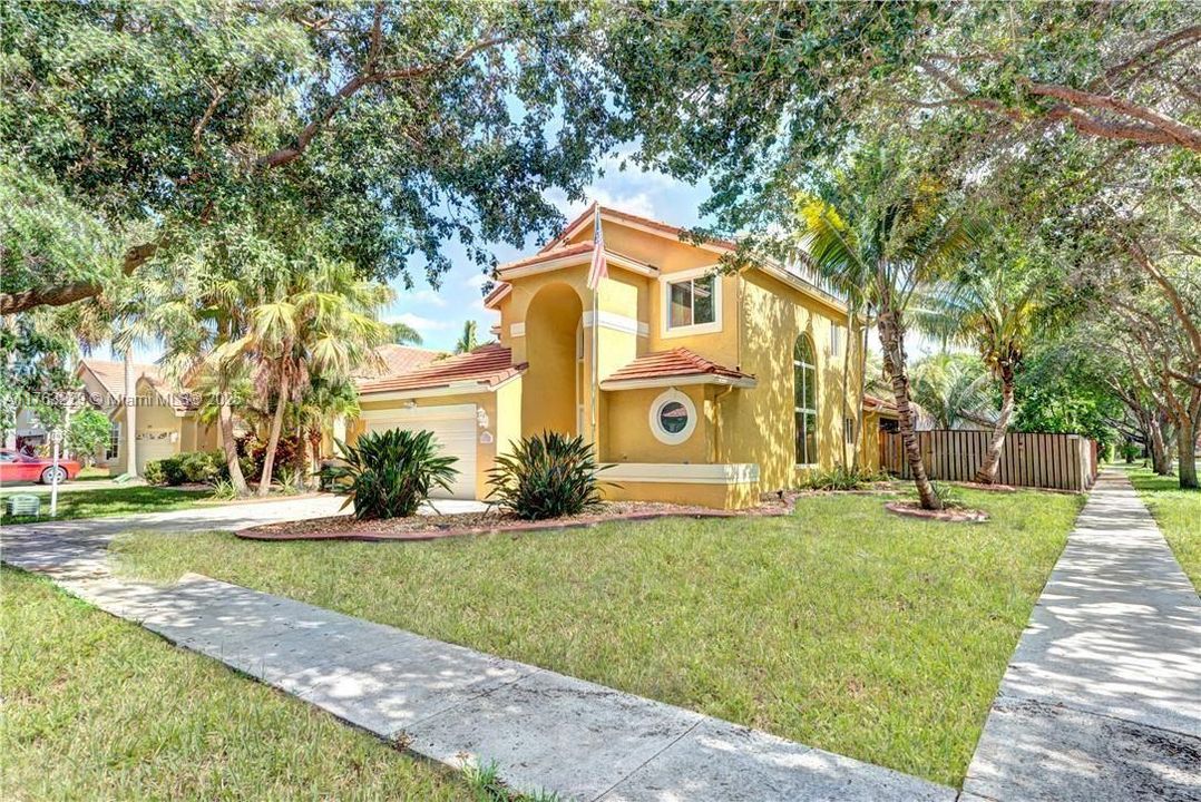 Recently Sold: $719,000 (3 beds, 2 baths, 2332 Square Feet)