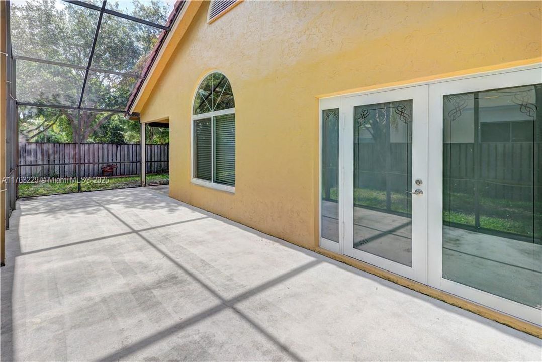 Recently Sold: $719,000 (3 beds, 2 baths, 2332 Square Feet)