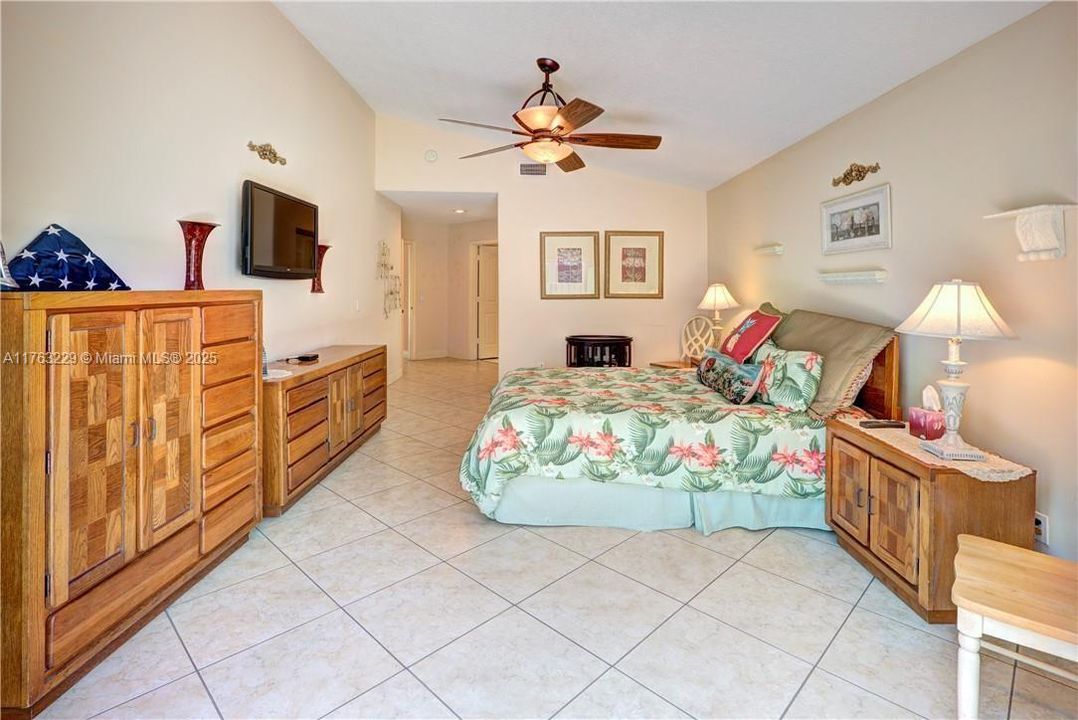 Recently Sold: $719,000 (3 beds, 2 baths, 2332 Square Feet)