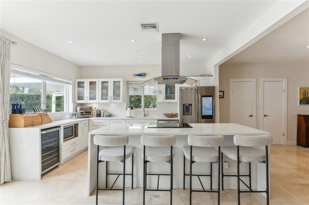 Recently Rented: $5,900 (3 beds, 3 baths, 2119 Square Feet)