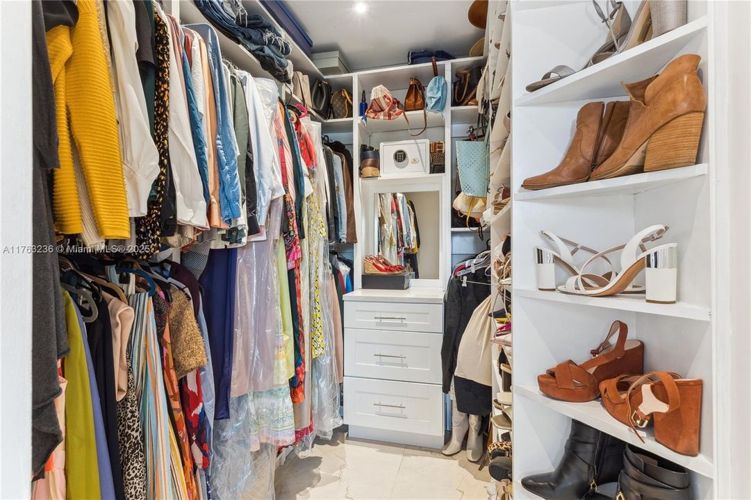 Recently Rented: $5,900 (3 beds, 3 baths, 2119 Square Feet)