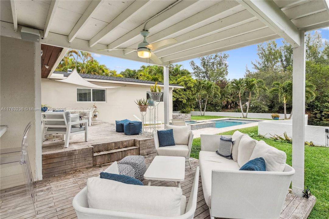 Recently Rented: $5,900 (3 beds, 3 baths, 2119 Square Feet)