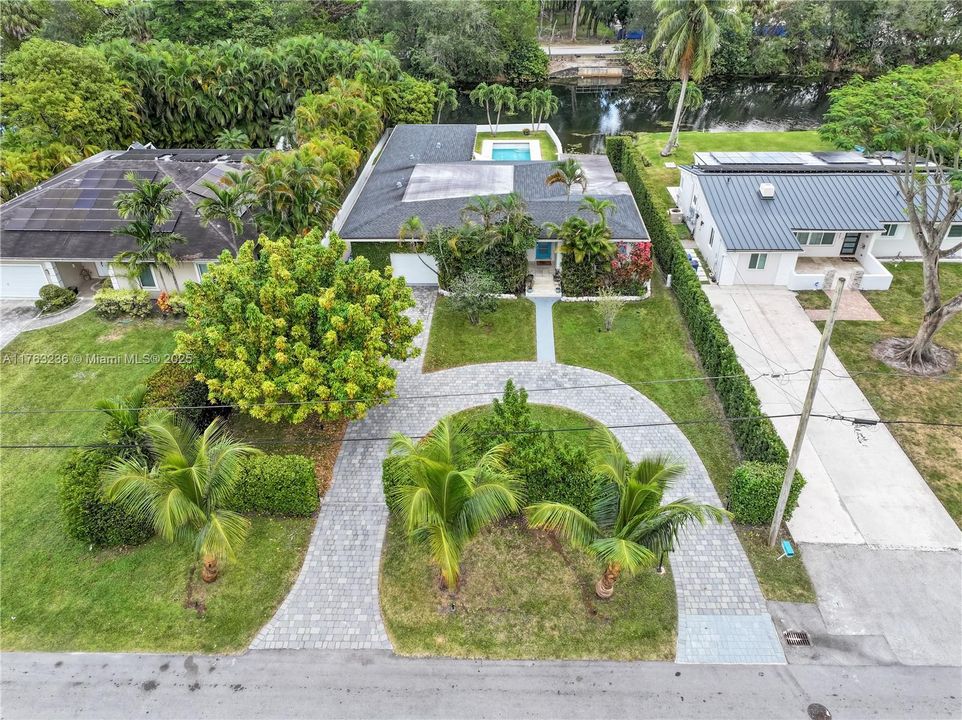 Recently Rented: $5,900 (3 beds, 3 baths, 2119 Square Feet)