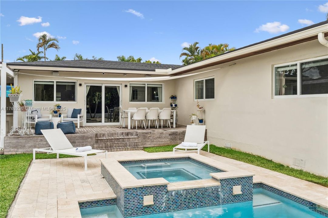 Recently Rented: $5,900 (3 beds, 3 baths, 2119 Square Feet)